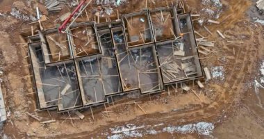 Building foundation walls of building with the use a concrete pump truck to supply the concrete for pouring