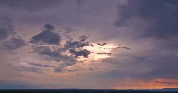 Dramatic Lightning Crosses Sky Thunderstorm Brilliant Orange Sunset Can Seen — Wideo stockowe