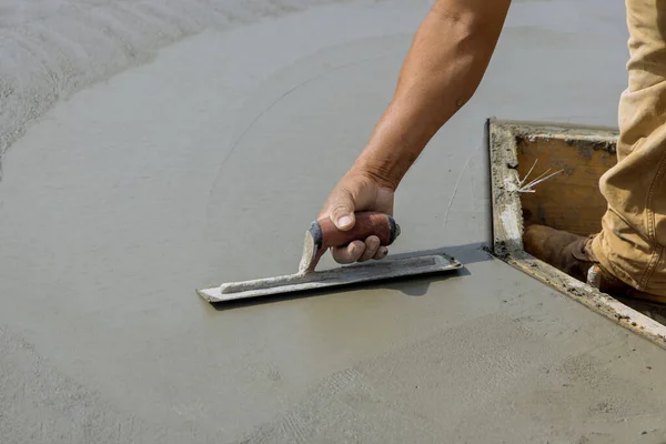 Masonry Worker Holds Trowel Smooths Out Plastering Concrete Top Cement — Stock Photo, Image