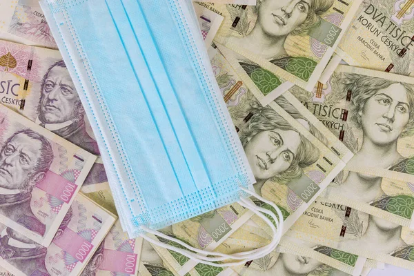 Coronavirus salgınında solunum cihazlarını maskeliyor ve Çek Koruna Çek Cumhuriyeti 'ndeki CZK para birimini finanse ediyor