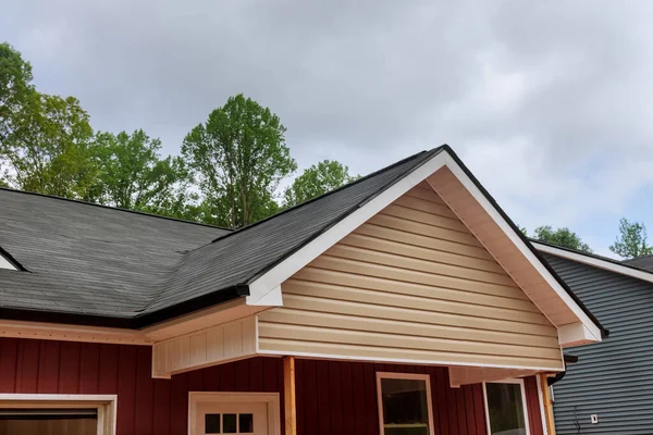 New House Covered Modern Asphalt Shingle Roof Construction Site — Stockfoto