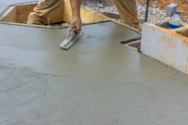 Mason Worker Holding Steel Trowel Being Smoothed Plastering Concrete Cement Imágenes De Stock Sin Royalties Gratis
