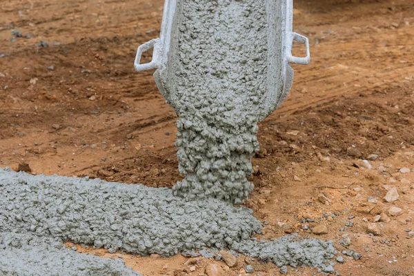 Construction Site Contractor Pours Wet Concrete While Paving Driveway — Stok Foto