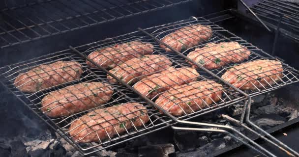 Charcoal Grilling Prepared Bbq American Burger Barbecue Beef Roast — Vídeo de Stock