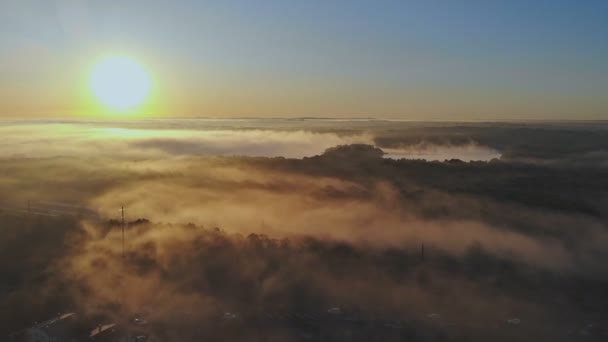 Ранним Утром Небольшом Жилом Районе Реки Осенью Густой Туман — стоковое видео