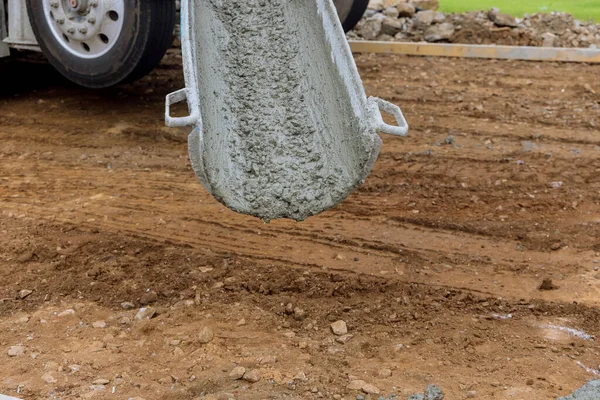 Process Pouring Cement New Driveway Residential Property Construction Site — Stockfoto