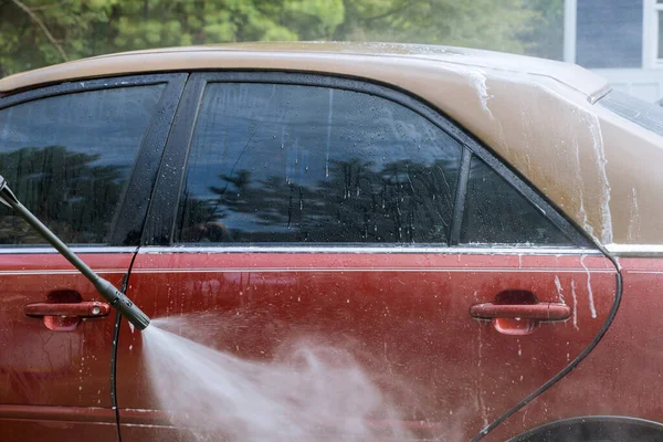 Worker Washes His Car High Pressure Jet Sprays Water Cleaning — Foto de Stock