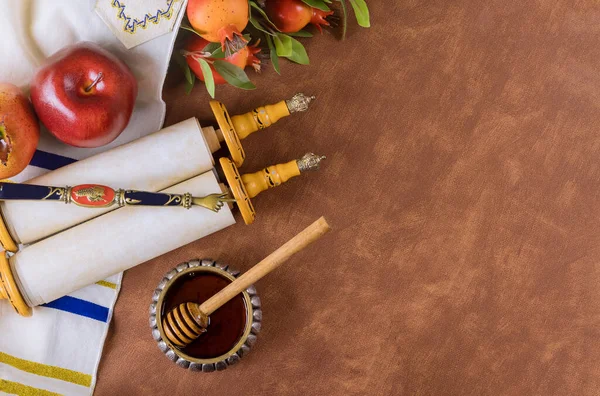 Four Traditional Symbols Rosh Hashanah Jewish New Years Holiday Apples — стокове фото