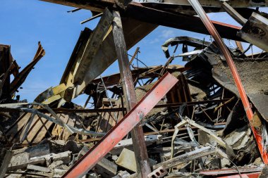 Durin Ukrayna savaşı, yıkılan ve yakılan evler büyük kayıplara neden oldu.