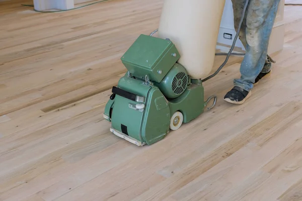 Using Floor Sander Contractor Grinds Wooden Parquet Floor Newly Constructed — Stock Photo, Image