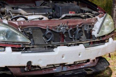 Araba kazası sonucu, aracın tamponunun değiştirilmesi gerekiyor.