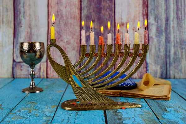 Świece Menorah Zapalane Przez Żydów Przygotowania Chanuki Symbolami Żydowskimi — Zdjęcie stockowe