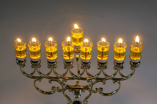 Εβραϊκό Φως Των Κεριών Στη Μενόρα Ετοιμάζεται Για Φεστιβάλ Hanukkah — Φωτογραφία Αρχείου