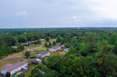 Güney Carolina 'da, küçük taşralı Amerikan evlerinin çatıları olan küçük bir köy görebilirsiniz.