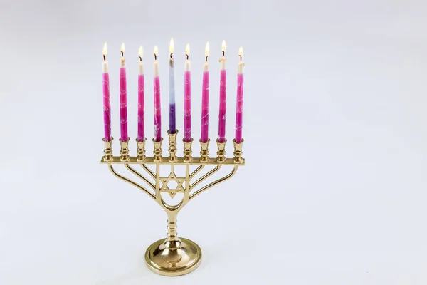 Gyertyák Világít Menorah Hanukkah Fesztivál Szimbólumok Fehér Háttérrel Másolja Helyet — Stock Fotó