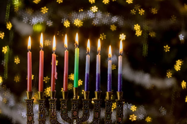 하누카 Hanukkah 메노라 Menorah Bokeh 배경으로 촛불을 불태우는 유대인 명절이다 — 스톡 사진