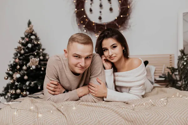 Lovely Young Romantic Couple Lying Bed Garlands Hugging Home Cosy — Stock Photo, Image