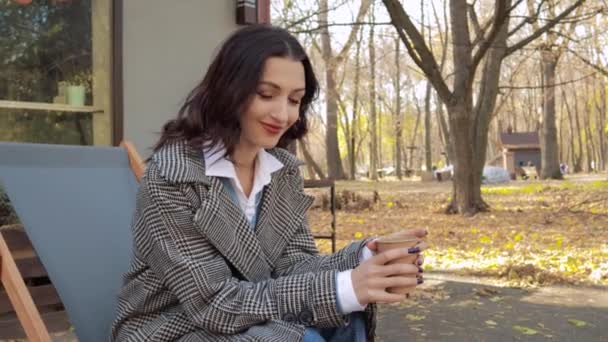 Pretty Student Entrepreneur Woman Sitting Chaise Lounge Street Cafe Restaurant — Stock Video