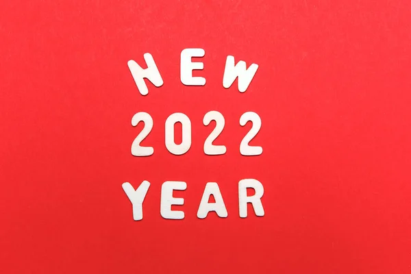 Новогодняя Латинская Надпись 2022 Деревянные Буквы Алфавита Число Изолированных Красном — стоковое фото