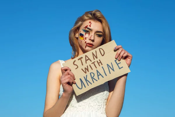 Steht Der Seite Der Ukraine Frau Mit Protestschild Nationales Symbol — Stockfoto