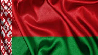 Belarus 'un dalgalanan arka planının gerçekçi kumaş kumaş kumaş saten bayrağını kapatın. Ülkenin ulusal sembolü. 3 Temmuz, Mutlu Günler konsepti