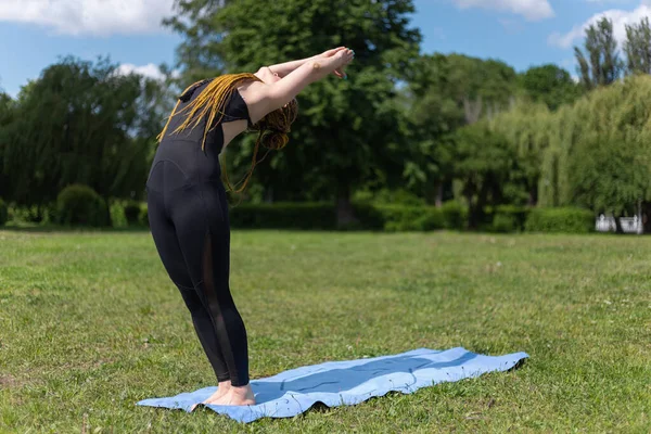 Woman Yogi Dreadlocks Stretching Doing Practicing Standing Backbends Pose Yoga — Zdjęcie stockowe