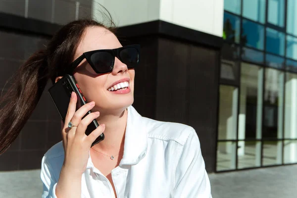 Portrait Smiling Caucasian Woman White Teeth Talking Phone Having Pleasant — Stock Photo, Image