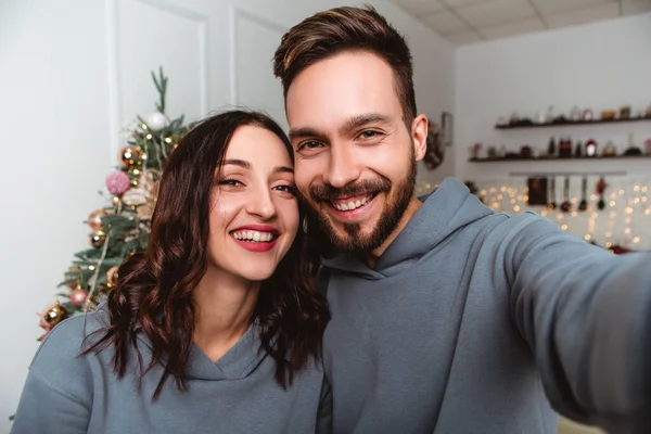 Lovely Young Romantic Couple Making Selfie Take Photo Garlands Home — Stockfoto