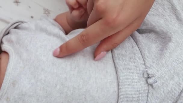 Vidéo Ralenti 1080P Gros Plan Bébé Nouveau Couché Dans Une — Video