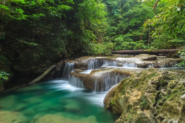 Chute d'eau d'Erawan . — Photo