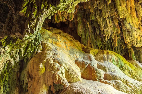 石灰岩の洞窟. — ストック写真