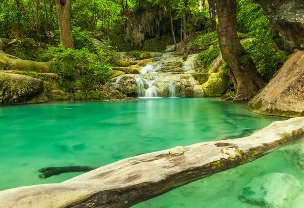 Erawan şelale. — Stok fotoğraf