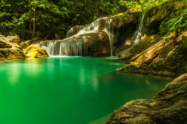 Cachoeira de Erawan . — Fotografia de Stock