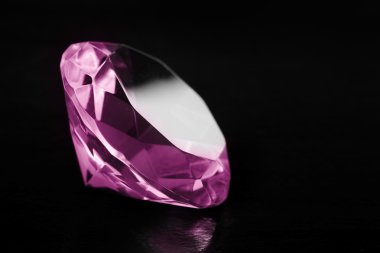 pembe elmas.