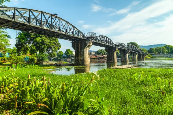 Kwai Nehri üzerinde köprü. — Stok fotoğraf