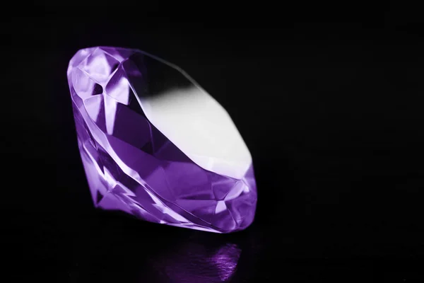 Purple Diamond. — Stock Photo, Image