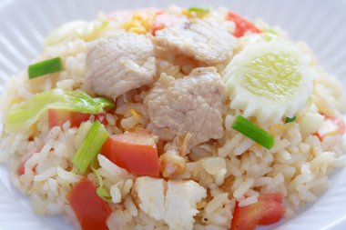 Kızarmış pirinç..