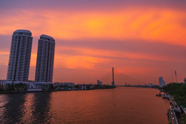 Chao Phraya River the evening. — Stock Photo, Image