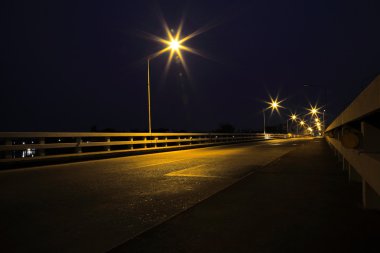 gece sokak.