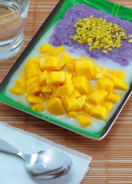 Mango yapışkan pirinç.