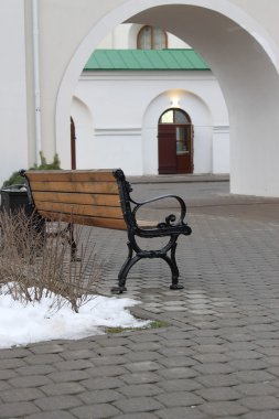 Пустая скамейка