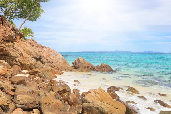 Plage en Thaïlande avec des bateaux — Photo