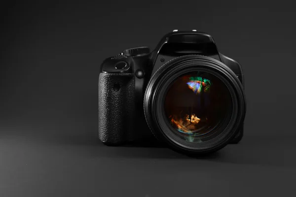 Professional photo camera with photo lens — Stock Photo, Image