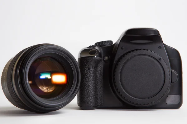 Professionella fotokamera med foto-lins — Stockfoto