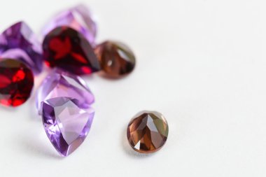 garnet, kuvars ve ametist taşlar ile renkli gemstones