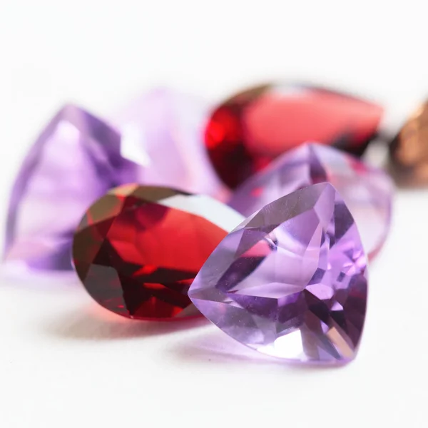 Garnet, kuvars ve ametist taşlar ile renkli gemstones — Stok fotoğraf