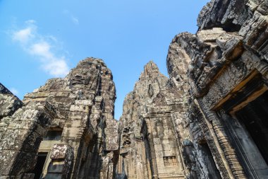 Angkor thom: bayon Tapınağı