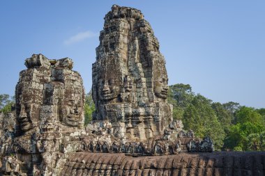 Angkor thom: bayon Tapınağı