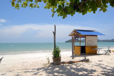 Güneş altında bakkal