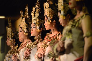 geleneksel khmer Kamboçyalı kadın dansçı apsara dans poz angkor ortak bir performans sırasında siem reap, Kamboçya